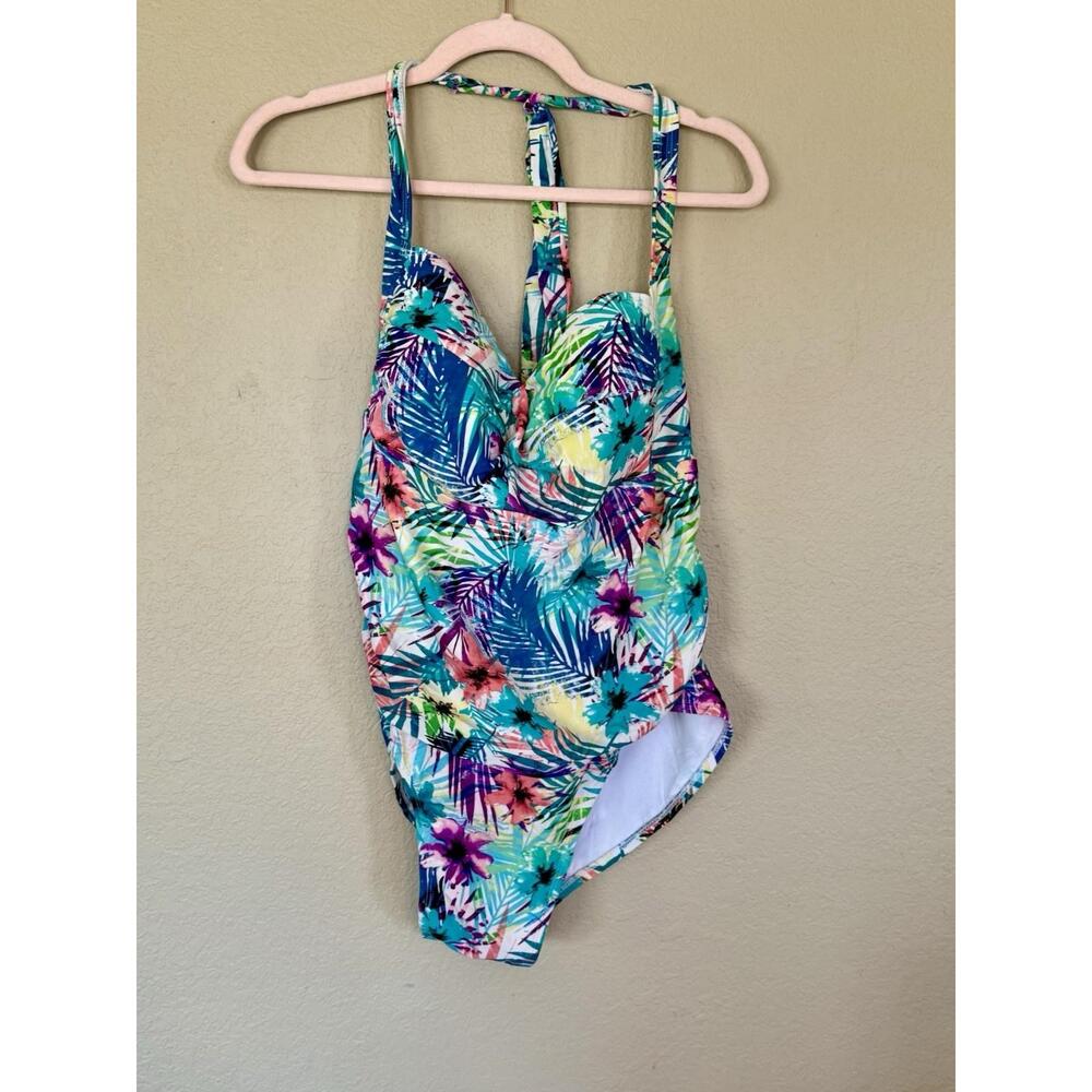 NWOT Catalina New Women One Piece Floral Swimsuit Size 2X 18-20 Built in Bra 546
